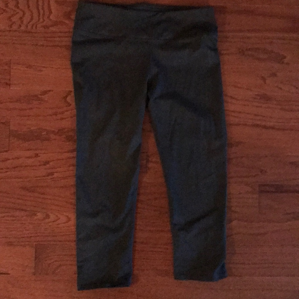 Grey crop leggings